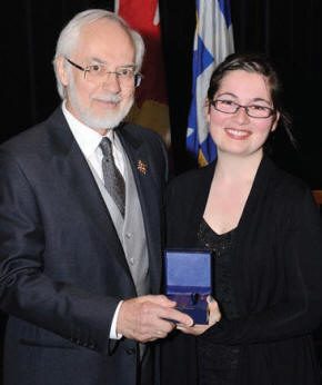 Photo officielle de la remise de la médaille