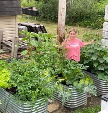 Anie dans son potager