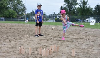 Jeux de lancer dans le sable