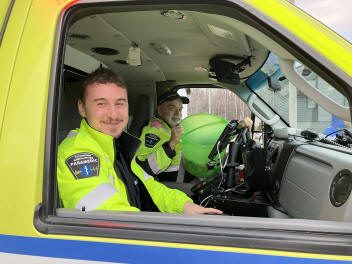 Ambulanciers paramédics sur place