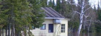 Un petit chalet en forêt