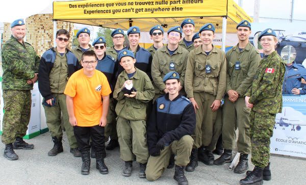 Groupe de jeunes cadets Groupe de jeunes cadets