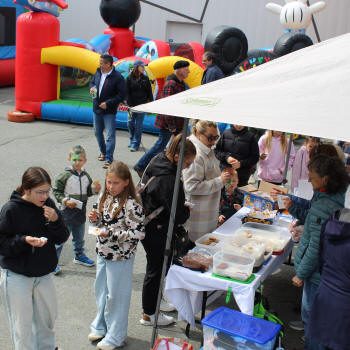 Comptoir des Fermières sous un auvent Comptoir des Fermières sous un auvent
