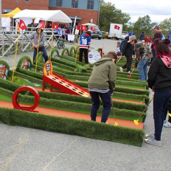 Différentes allées de mini-golf près du Centre communautaire Différentes allées de mini-golf près du Centre communautaire