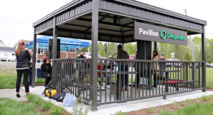 Vue arrière du Pavillon Desjardins...