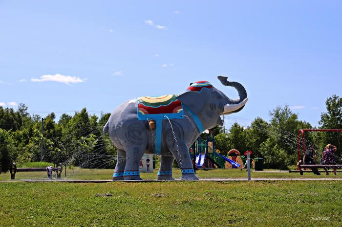L'éléphant'eau est devenu un jeu d'eau pour tous...