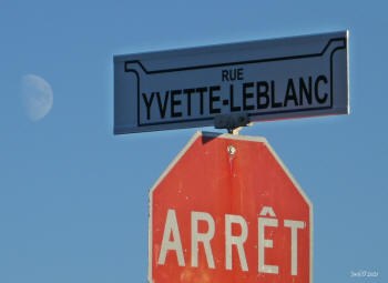 Panneau de signalisation pour la rue Yvette-Leblanc