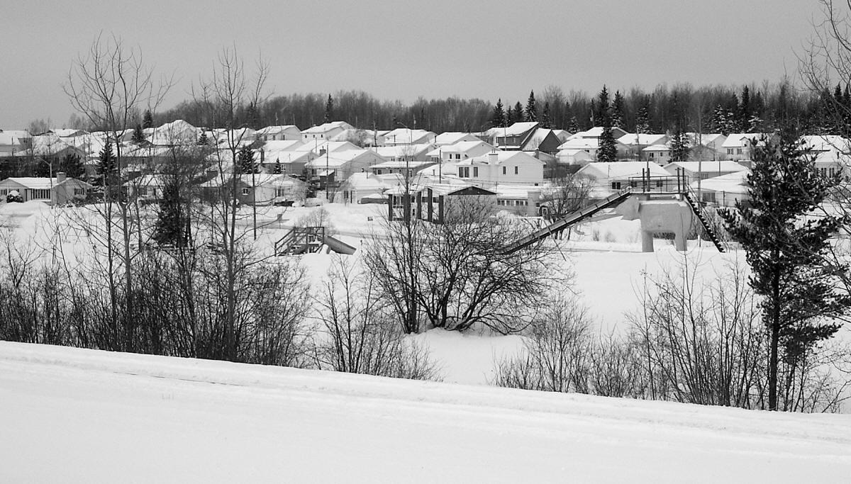 Le village d'Évain avec l'ancien éléphant sous la neige