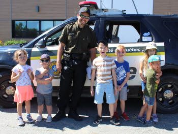 Policier et enfants