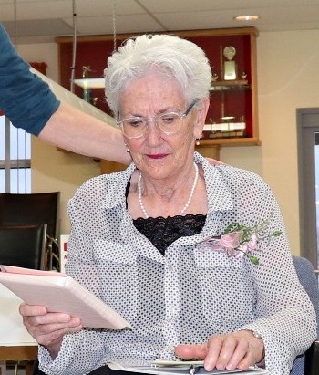 Mme Nicole Leroux