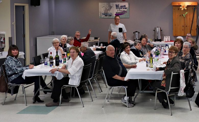 Souper de groupe pour l'Âge d'Or d'Évain