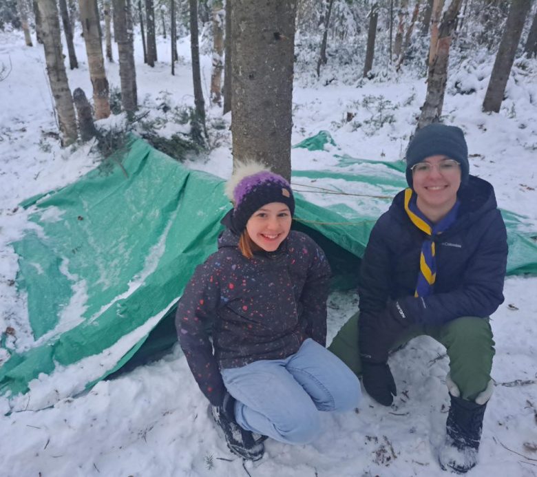Scouts, abri dans la neige