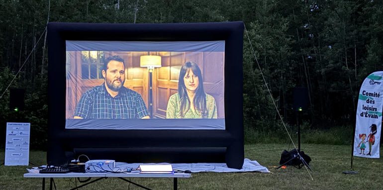 Projection du film « Le menteur » en plein air