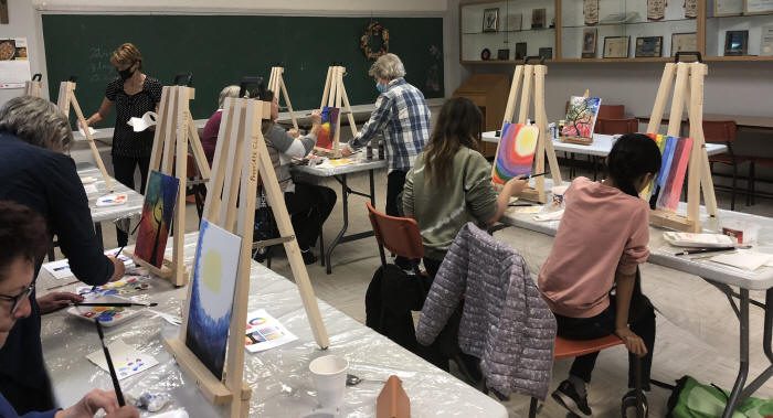 Salle de classe lors des ateliers artistiques