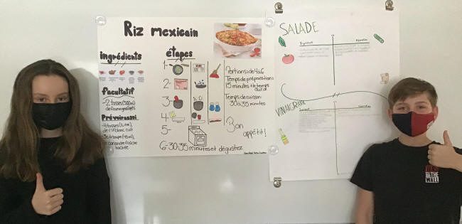 Recettes affichées au mur: riz mexicain et salade