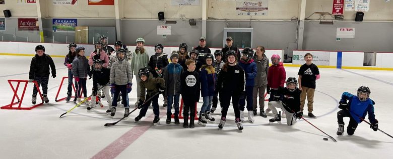 Groupe d'élèves joueurs de hockey