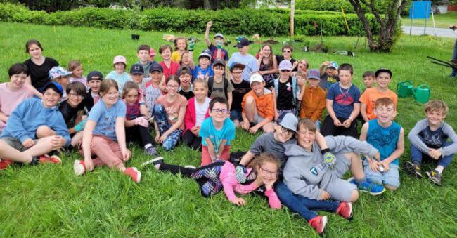 Sortie lors de la plantation de la forêt nourricière