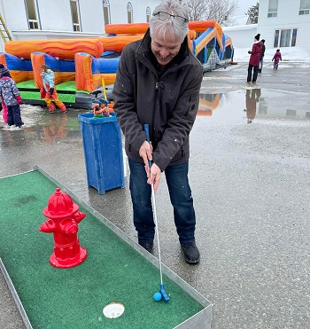 Jeu de mini-golf extérieur