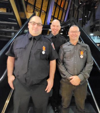 Trois pompiers ayant cumulé 20 ans de service