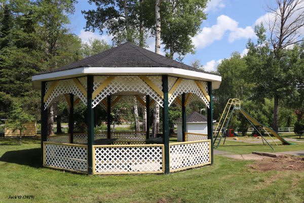 Un pavillon gazébo