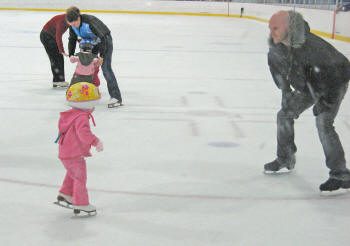 Francis Bureau et sa fille en patins
